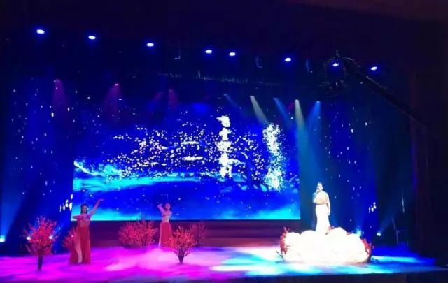 慰问演出现场震撼,警察震撼演出