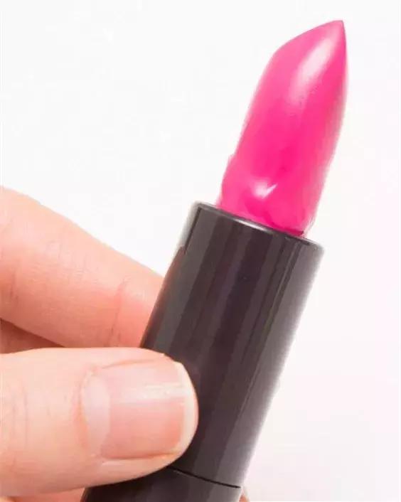 达人告诉你唇膏断了怎么办,唇膏坏了怎么融化后定型