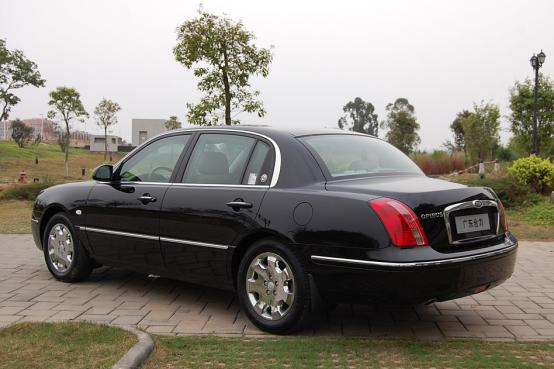 起亚有一款车像奔驰的车,起亚有一款车像宾利似的