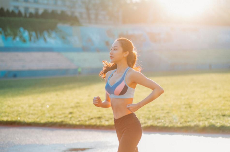 跑步大腿后侧肌肉酸痛吃什么药,跑步大腿靠近膝盖处的肌肉酸痛
