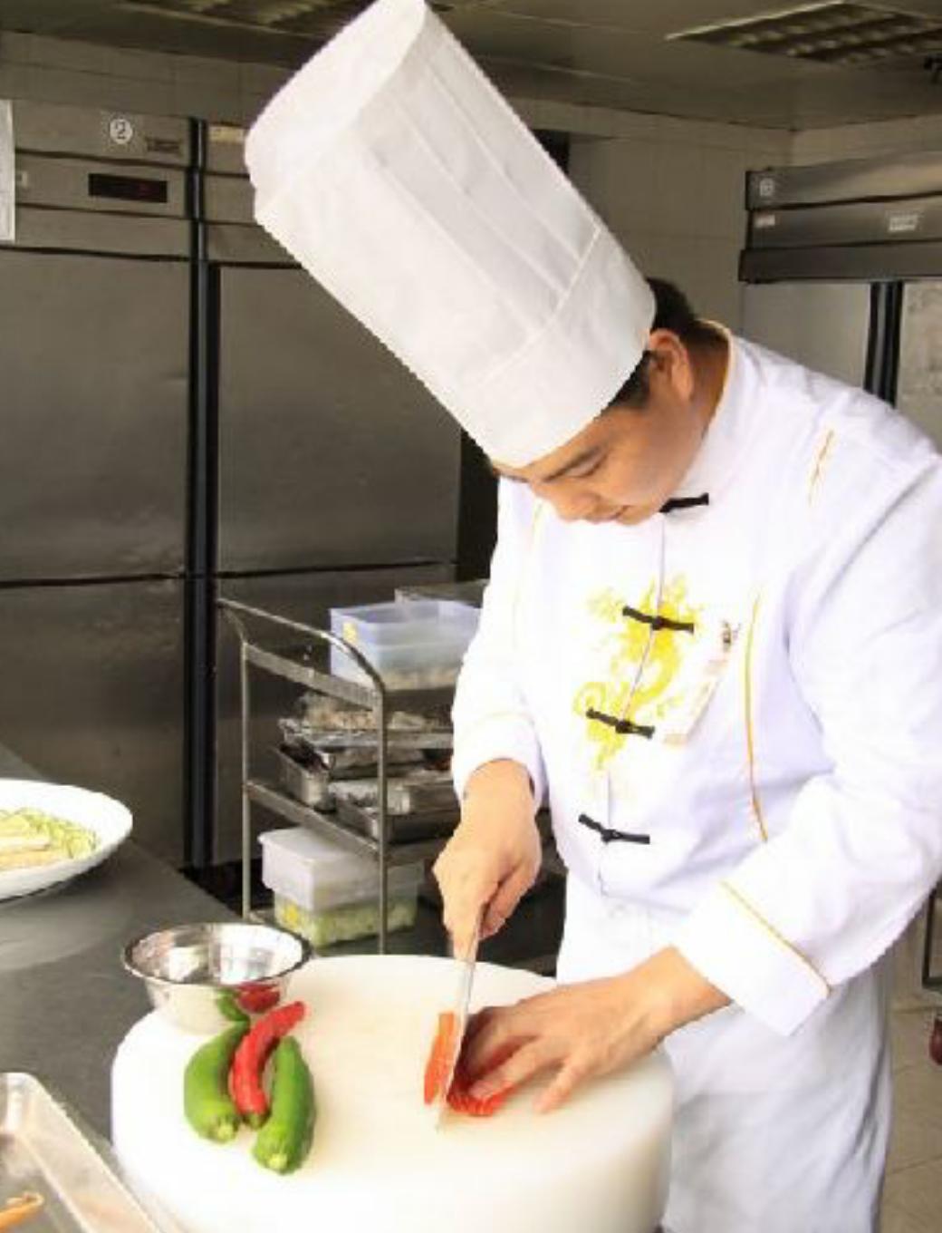 新手怎么握刀切菜切得又快又好,切菜握刀的正确方法左手如何配合