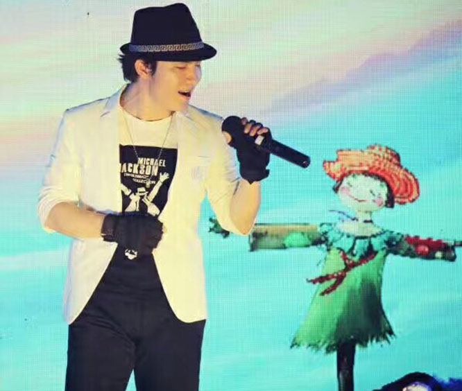 曾因机械舞而闻名全国的卓君，销声匿迹，时隔七年是在颓废吗？