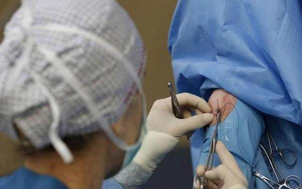 初产妇侧切分娩第二产程有多久,顺产侧切伤口医生没给缝合