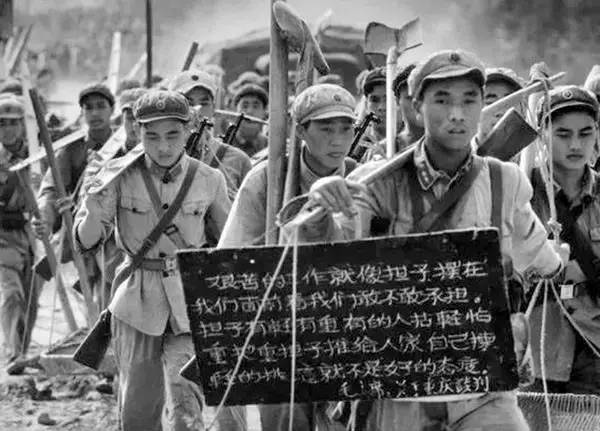 1957年的裸模与热吻！这个外国人在中国*拍偷**的老照片你一定没见过