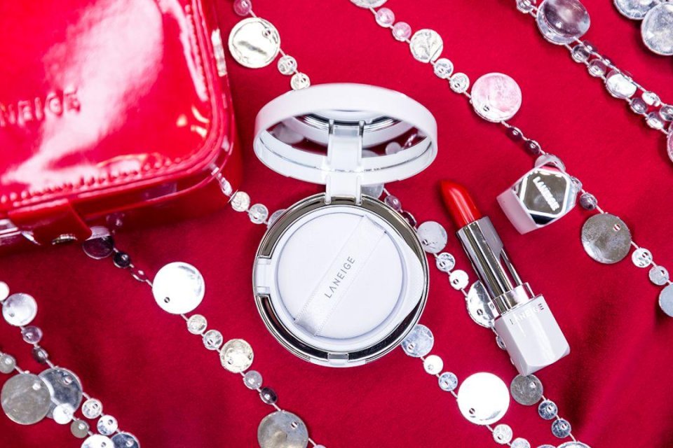 跟着宋慧乔、李圣经一起打造“新年妆”，你看怎么样？