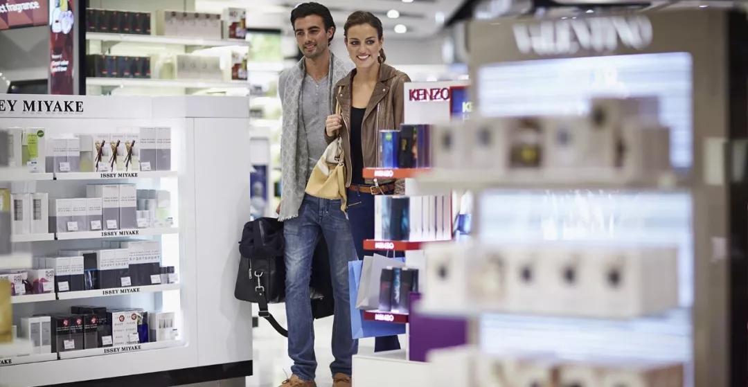 留学生回国免税店优惠政策,日媒曝光免税店坑骗中国游客