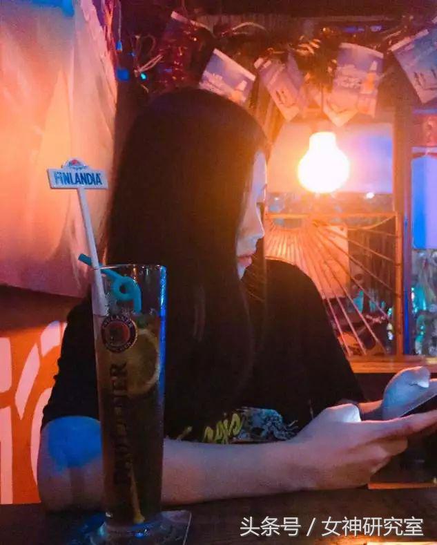 白领们一发工资就找她代购奢侈品,月光族真是伤不起