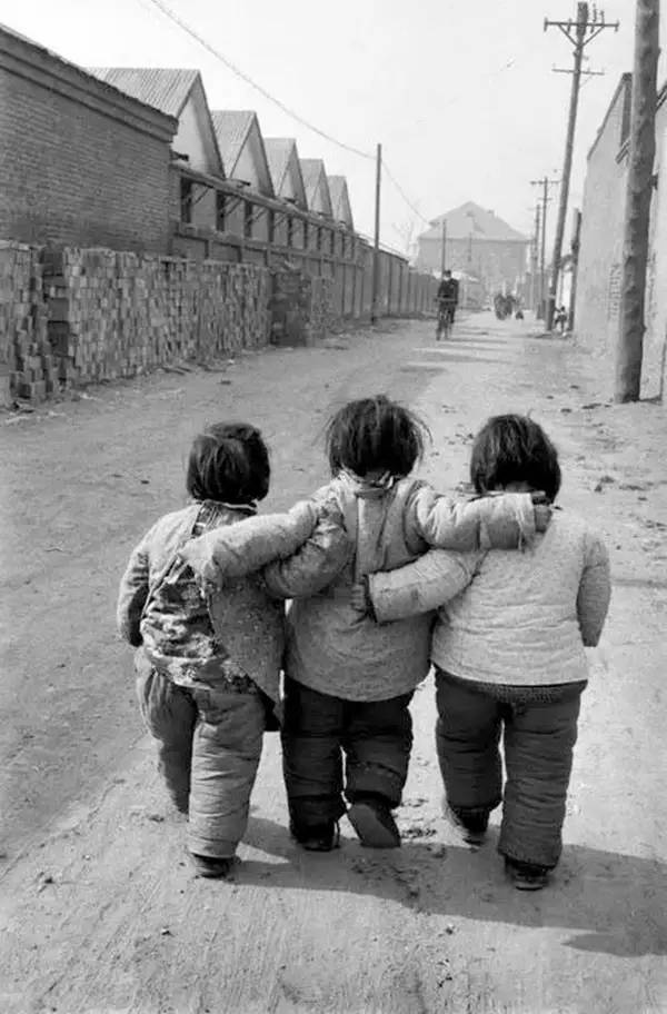 1957年的裸模与热吻！这个外国人在中国*拍偷**的老照片你一定没见过