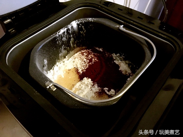 红的出彩与自信,丰富内涵不是吹出来