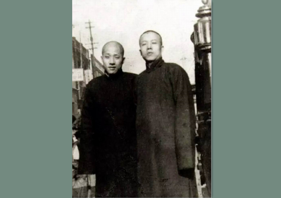 郭德纲的师傅侯耀文师兄弟,郭德纲辈分最高的师爷