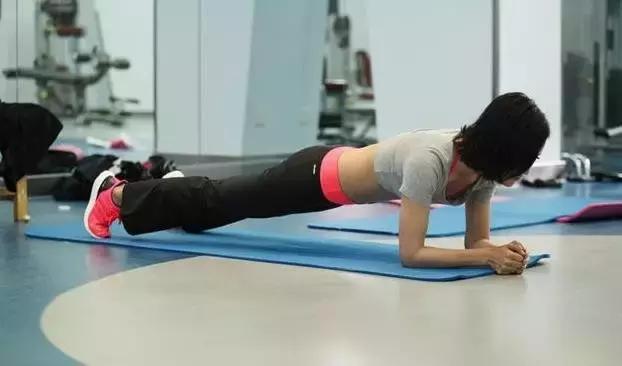 初学者每天练多久的平板支撑,坚持练平板支撑可以塑形吗