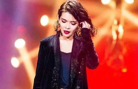 现在还不给你爱的歌手投票，留着过年吗?《歌手》有奖竞猜！