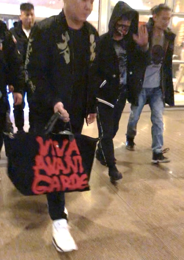 周杰伦喝奶茶屡教不改,周杰伦真的是喝奶茶胖的吗