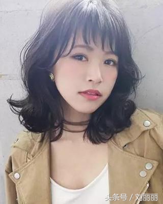 适合大脸盘女生的短发型图片,适合大脸的盘头发型女最新