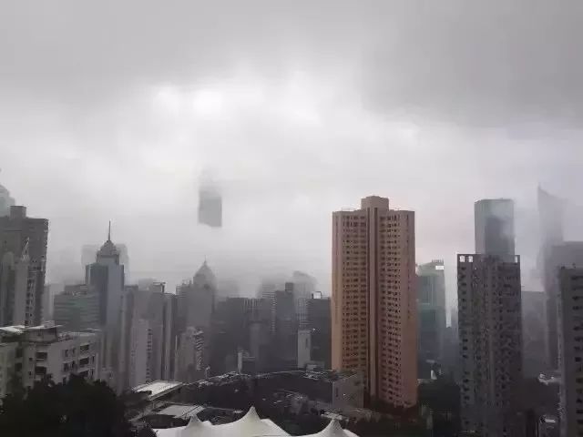 现实中的香港什么样,香港的真实社会