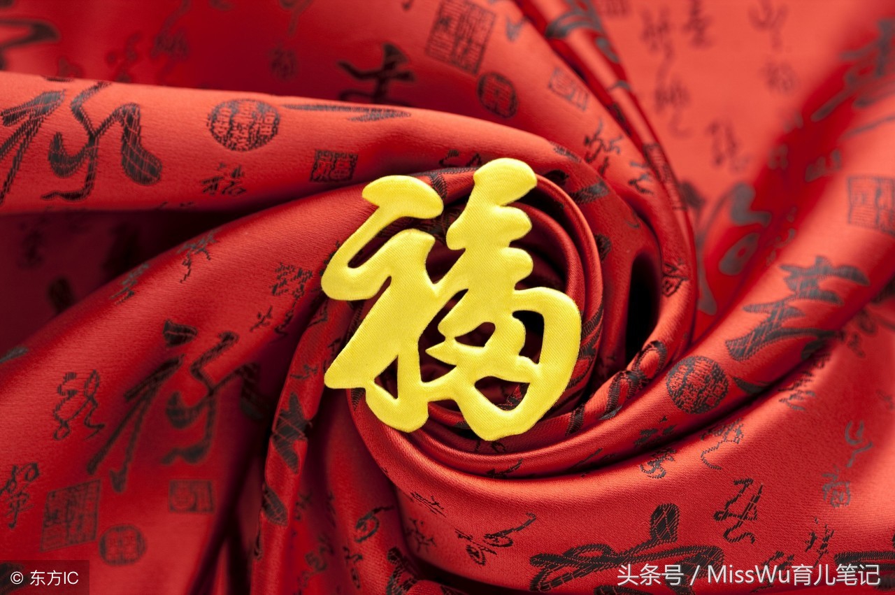 和孩子一起看春晚的感受,你家小孩看电视吗