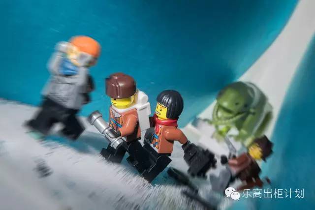 这对小夫妻竟然在家里造出了城堡、火星、九层妖塔