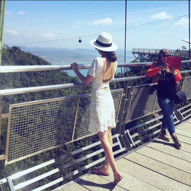 蕾丝连衣裙,性感到无可救药~