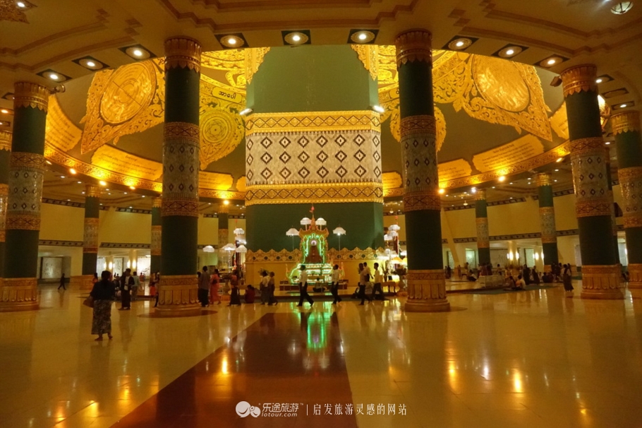 万千佛塔卧夕烟，十里浮屠一望间