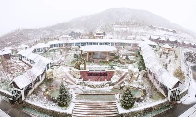 *疆新**人文地理丨趣泡五江温泉，乐在冰湖酒庄，女神节，应该这么过！