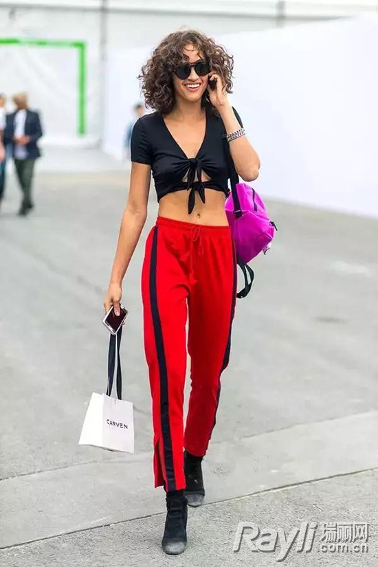 杨紫黑色阔腿牛仔裤,杨紫健身裤