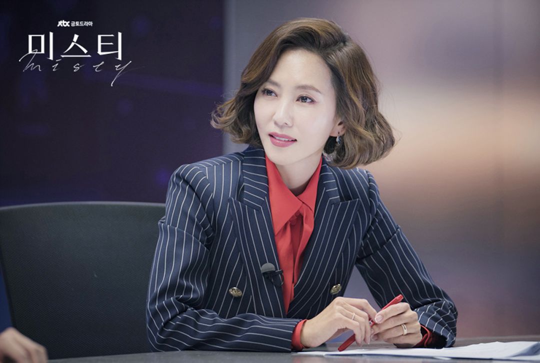 金南珠露背装,金南珠穿西装