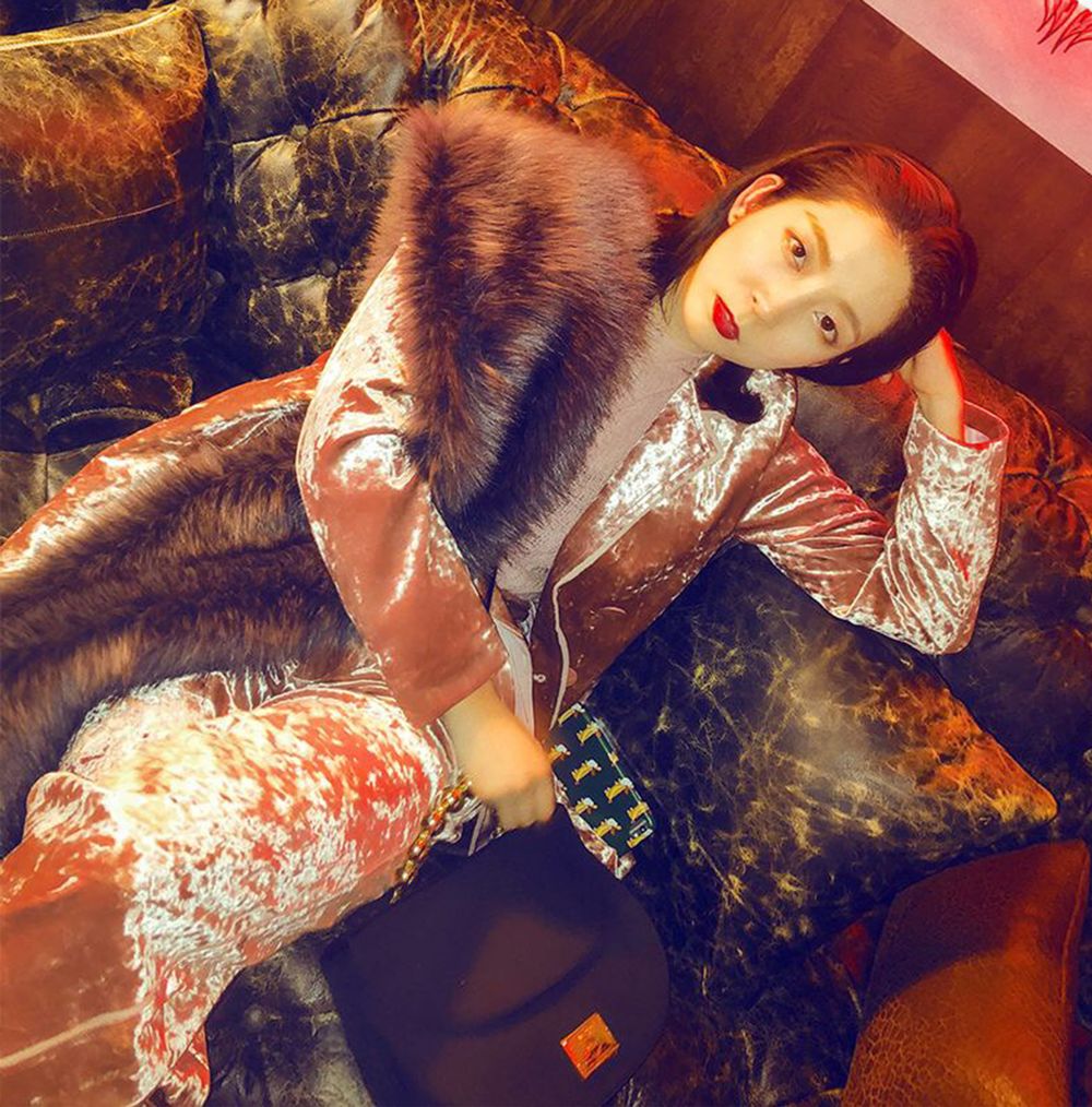 金南珠露背装,金南珠穿西装