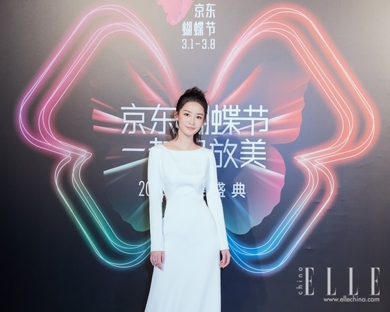 用ARTĒ点缀优雅与灵动李沁佩戴ARTĒ出席京东蝴蝶节“化蝶盛典”