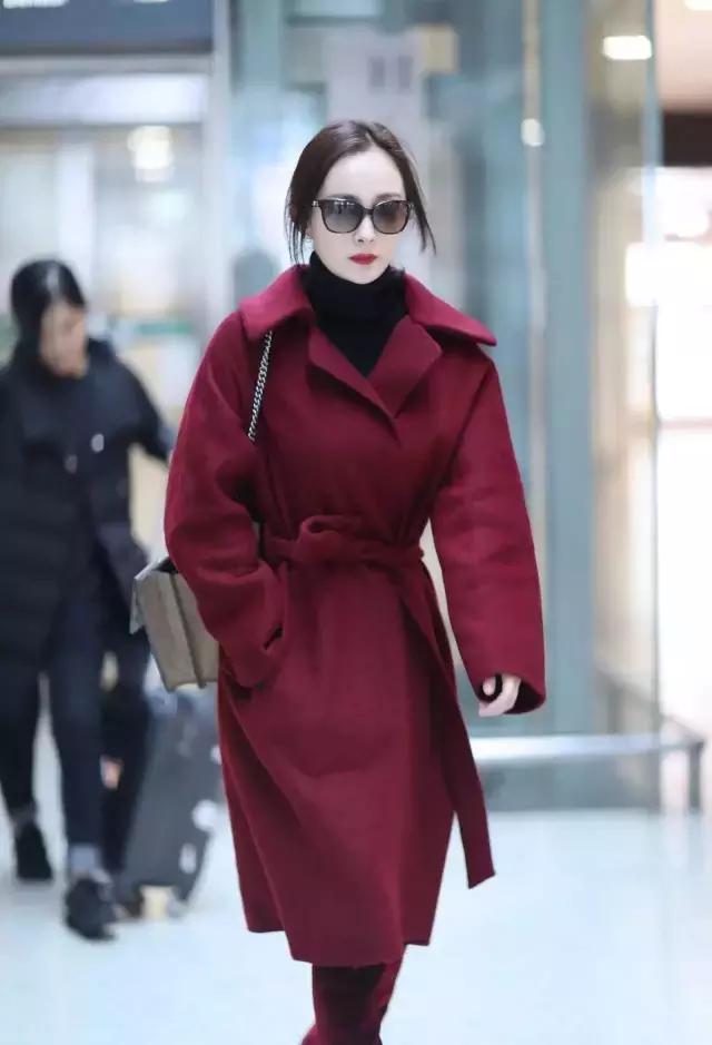 oversize微胖穿搭春季,这个春天一定要买条绿裤子