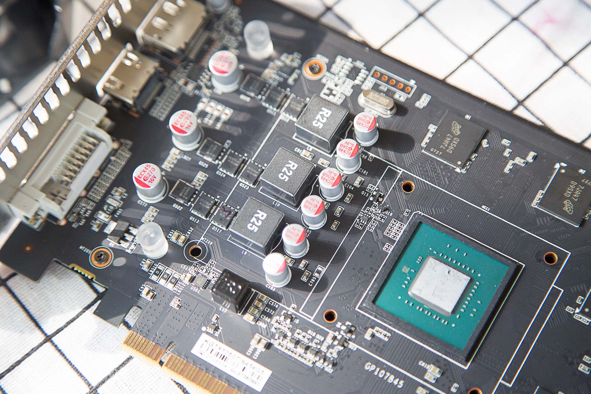 铭瑄gtx1050ti终结者评测,i38100加1060吃鸡评测