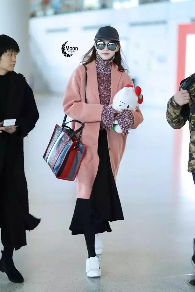 oversize微胖穿搭春季,这个春天一定要买条绿裤子