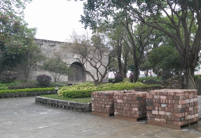 他要为广州建一座“百年风景”，却因违章建筑被强行拆除了！