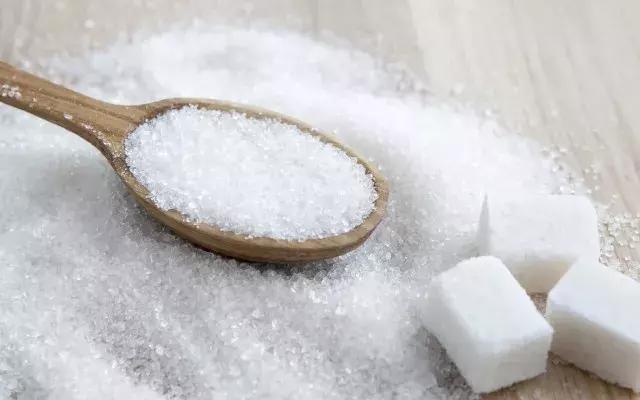 一抹惊艳的唇妆,diy唇彩的制作方法