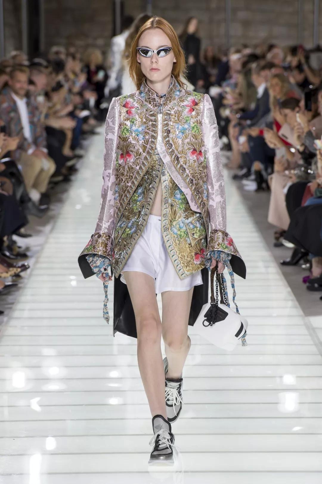 好看又便宜的运动鞋价格20元,好看又大牌的运动鞋