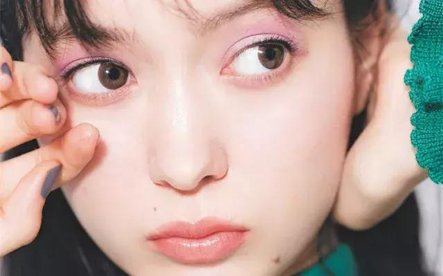 一抹惊艳的唇妆,diy唇彩的制作方法