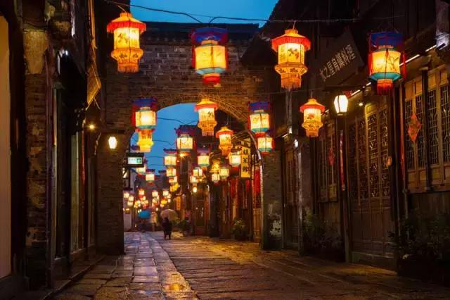 元宵节古镇逛一逛,古镇上的元宵节值得去玩嘛