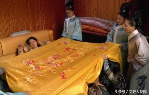 古代妇女生孩子的奇怪方式,古代女人是怎么生小宝宝的