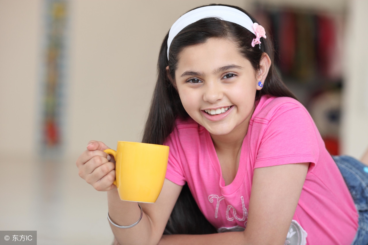 女孩子性格内向如何变得开朗,一个特别内向的女生怎么变开朗