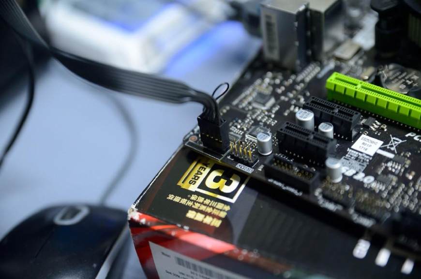 机箱前端耳机孔没有立体声,机箱前面耳机孔没声音有哪些原因