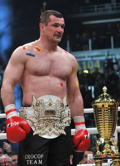 他见证了伟大K-1的落幕，但他的擂台传奇永不落幕