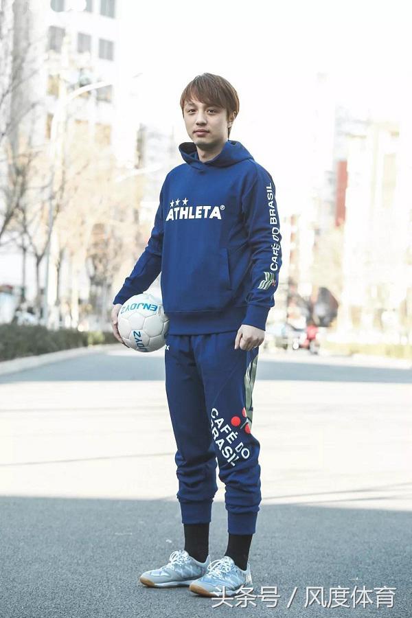 足球穿搭标准,不正经绿茵阵容搭配