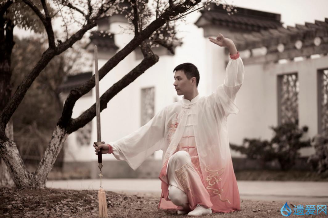 宝剑锋从磨砺出梅花香自活寒来,论宝剑锋从磨砺出梅花香自苦寒来