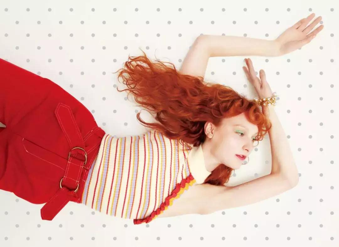 小众轻奢单鞋秋冬搭裙子,仙气裙子搭配的小白鞋推荐