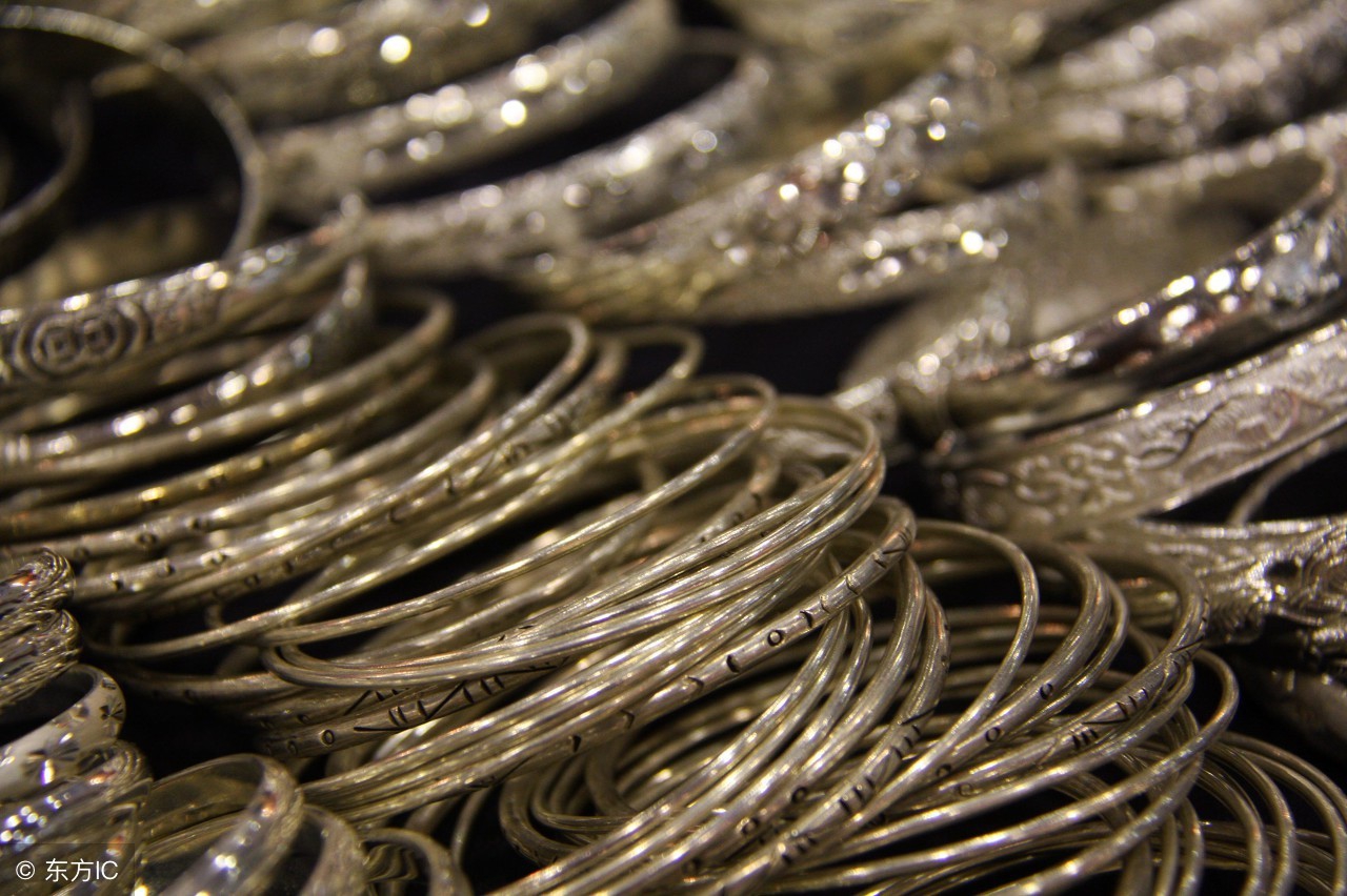 男朋友送的银手镯断了怎么处理,男朋友送的银镯子突然断掉