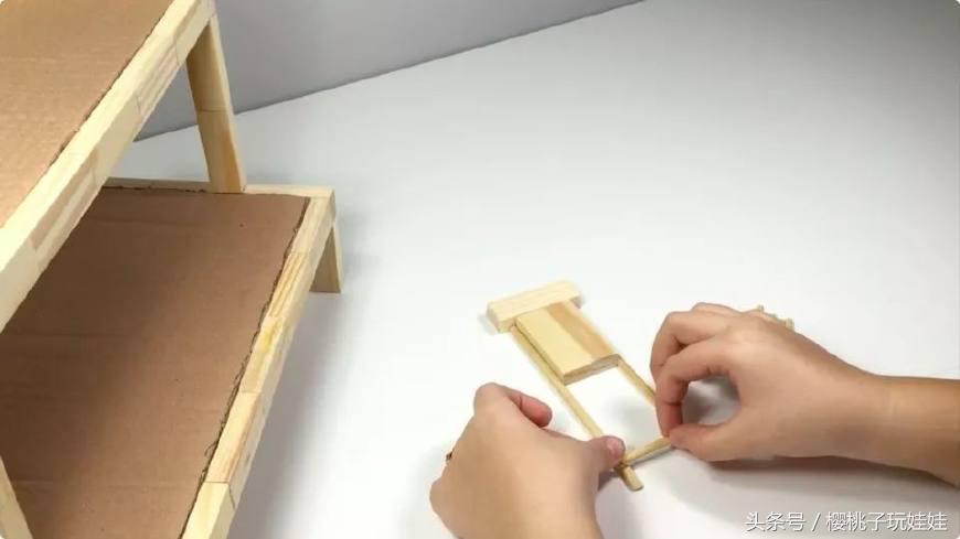 自己动手diy芭比娃娃,手工diy给芭比做小屋