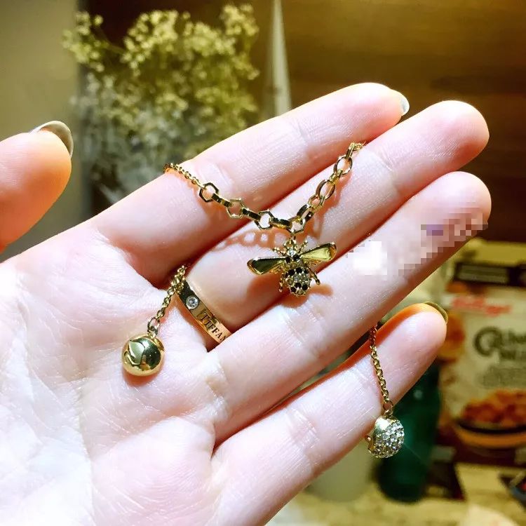 江疏影亲示：换成GUCCI设计师的施华洛世奇，美出天际！