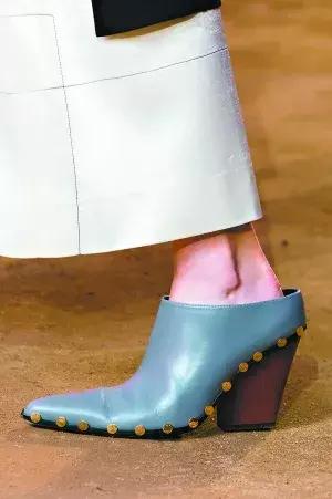 每日推荐一双百搭鞋,一年365天的搭配