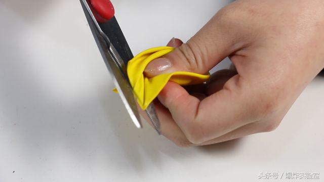 教你吸烟吐圈圈,张嘴吐烟圈教程