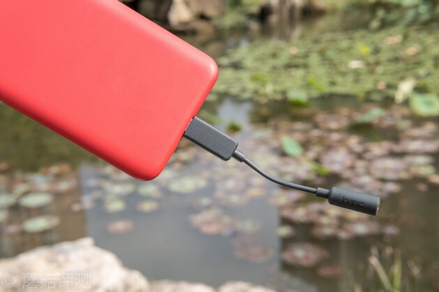 在3.5mm纷纷阵亡的当下，一款靠谱的Type-C转3.5mm或许是唯一稻草