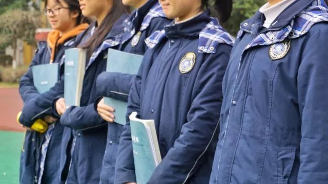 宜昌高中校服大全,宜昌哪个高中校服是红灰秋季校服